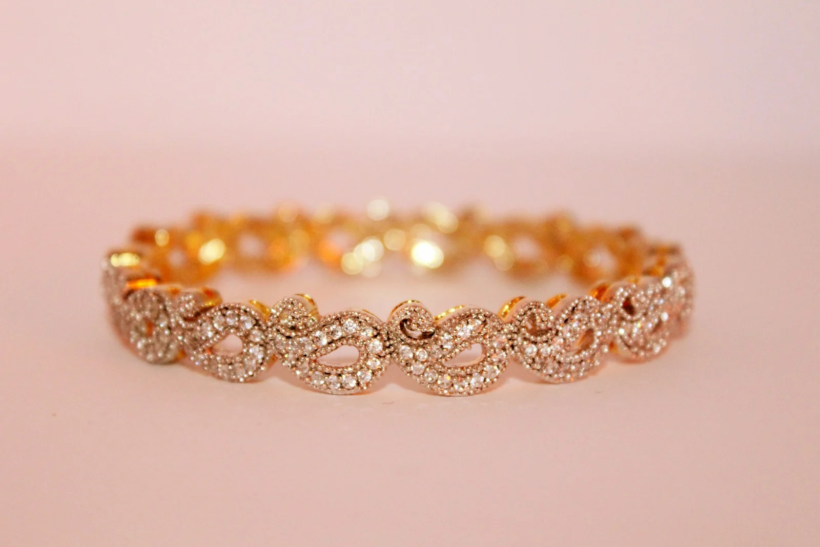 Yellow-gold bangle with pavé natural diamonds